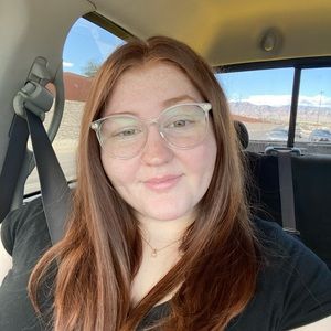 Meet your Posher, Chloe